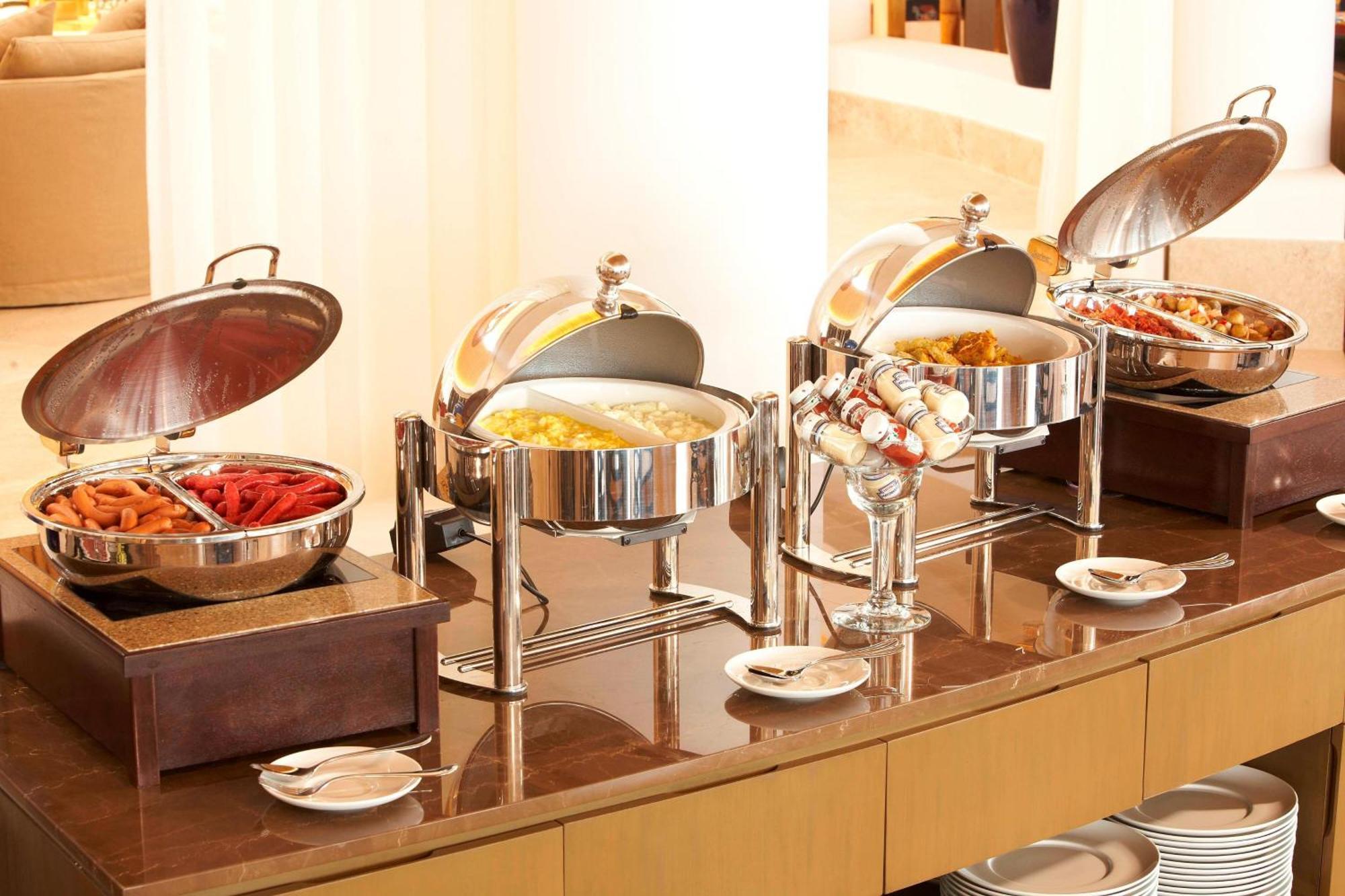 Hotel Paracas, A Luxury Collection Resort, Paracas Eksteriør bilde A selection of chafing dishes